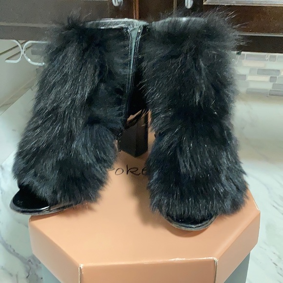 Black patent leather and real fur booties - Picture 1 of 5